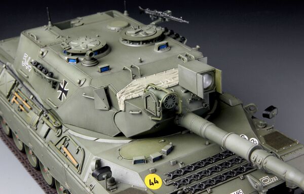 Збірна модель 1/35  німецький  танк  Леопард 1 A3/A4   Менг  TS-007  детальное изображение Бронетехника 1/35 Бронетехника