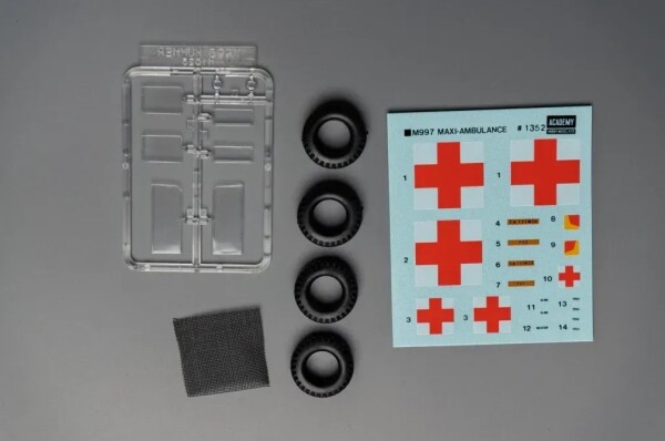Збірна модель 1/35 Санітарний автомобіль HMMWV M997 Ambulance Academy 13243 детальное изображение Автомобили 1/35 Автомобили