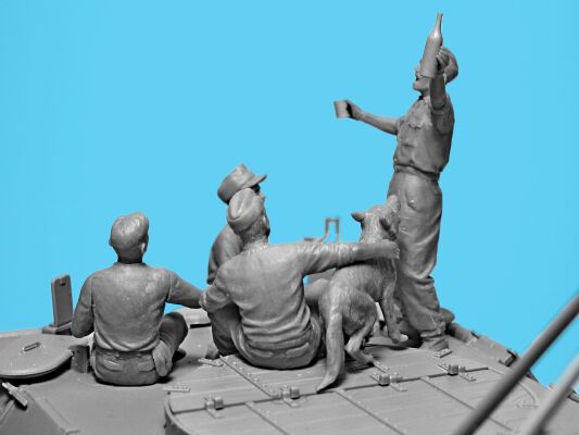 Немецкие танкисты Второй мировой войны с Бергепантером детальное изображение Бронетехника 1/35 Бронетехника