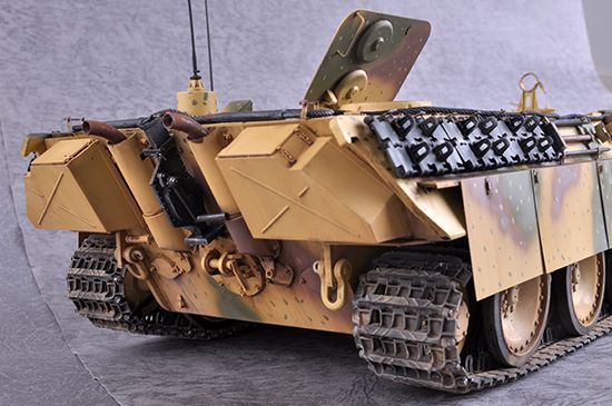 Сборная модель 1/16 Немецкий танк Sd.Kfz.171 Panther Ausf.G ранняя версияТрумпетер 00928 детальное изображение Бронетехника 1/16 Бронетехника