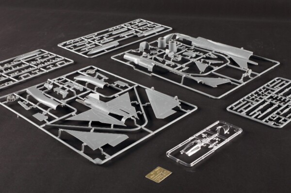 Збірна модель 1/72 Китайський винищувач J-10C Trumpeter 01698 детальное изображение Самолеты 1/72 Самолеты
