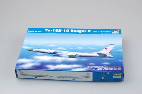 Збірна модель 1/144 Бомбардувальник Ту-16К-10 Badger C Trumpeter 03908 детальное изображение Самолеты 1/144 Самолеты