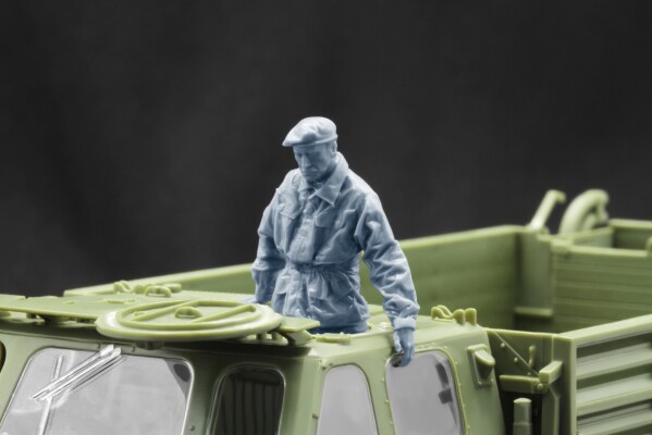 Фигурка 1/35 британского командира Stalwart в кабине ScaleX FX-35001 детальное изображение Фигуры 1/35 Фигуры