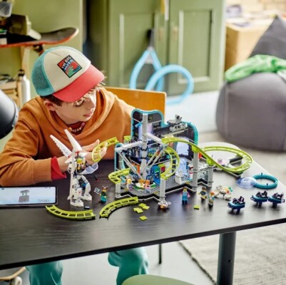 Конструктор LEGO City Парк развлечений «Мир роботов» 60421 детальное изображение City Lego