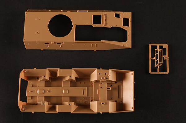 Збірна модель 1/35 Легкий бронетранспортер LAV-300 90-mm Cockerill Gun HobbyBoss 84573 детальное изображение Бронетехника 1/35 Бронетехника