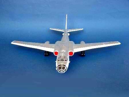 Сборная модель тяжелого реактивного бомбардировщика Tu-16K-26 Badger G/Китайский H-6 детальное изображение Самолеты 1/72 Самолеты