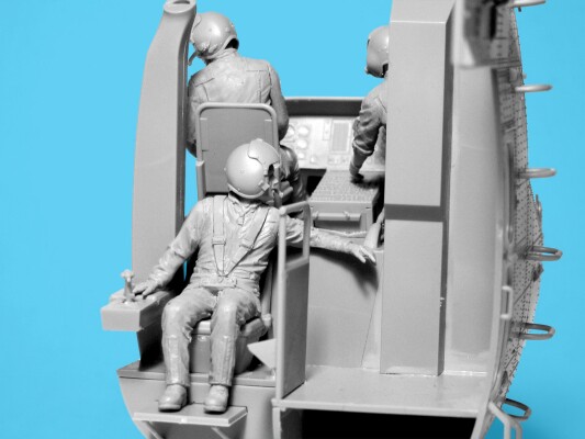 Збірна модель 1/35 Фігури Екіпаж вертольота S-64 ICM 53103 детальное изображение Фигуры 1/35 Фигуры