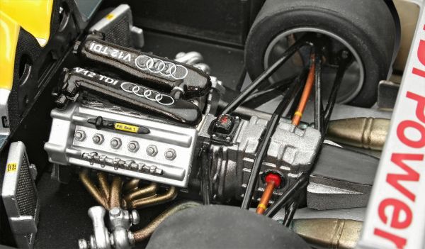 Гоночний автомобіль Audi R10 TDI Le Mans + 3D Puzzle Diorama детальное изображение Автомобили 1/24 Автомобили 1/20