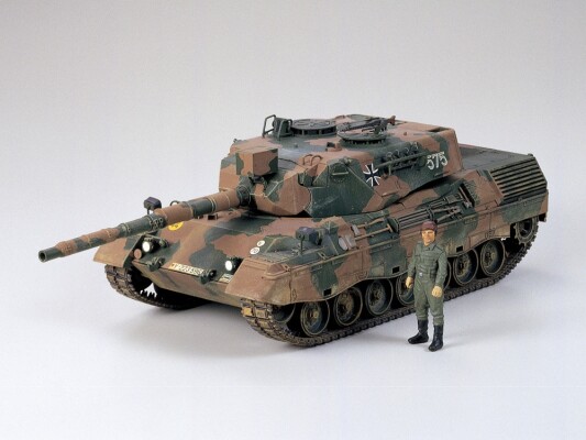 Збірна модель 1/35 Танк Leopard A4 Tamiya 35112 детальное изображение Бронетехника 1/35 Бронетехника