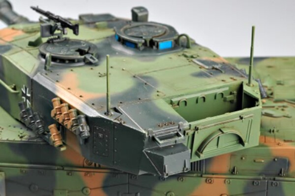 Збірна модель 1/35 Німецький танк Leopard 2 А4 HobbyBoss 82401 детальное изображение Бронетехника 1/35 Бронетехника