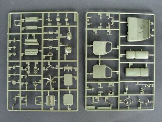 Збірна модель 1/35 Ракети HQ-2  на транспортному причепі Trumpeter 00205 детальное изображение Зенитно ракетный комплекс Военная техника