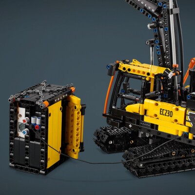 Конструктор LEGO Грузовик Volvo FMX и Электрический экскаватор EC230 42175 детальное изображение Technic Lego