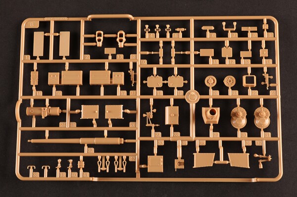 Збірна модель 1/48 Німецька протитанкова зброя Pz.Sfl.IVa Dicker Max HobbyBoss 84835 детальное изображение Бронетехника 1/48 Бронетехника