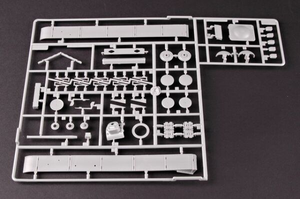 Сборная модель 1/35 Советский танк с литой башней КВ-1 образца 1942Трумпетер 00359 детальное изображение Бронетехника 1/35 Бронетехника