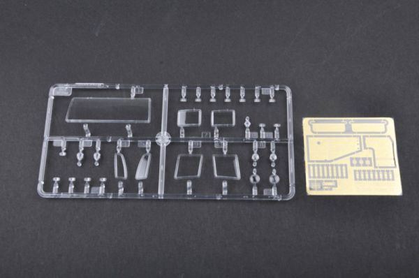 Збірна пластикова модель1/35 Cтандартна вантажівка M1083 FMTV Trumpeter 01007 детальное изображение Автомобили 1/35 Автомобили