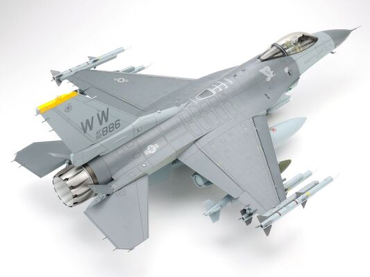 Збірна модель 1/32 Винищувач F-16 Fighting Falcon Tamiya 60315 детальное изображение Самолеты 1/32 Самолеты