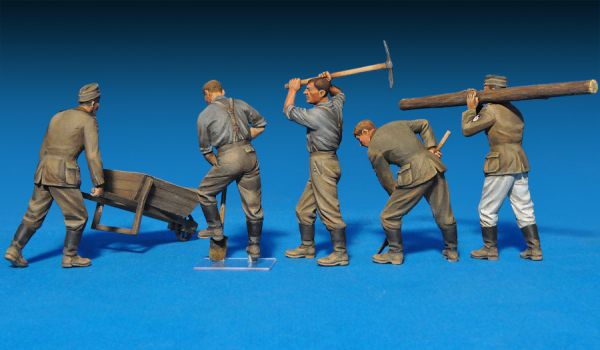 Німецькі солдати за роботою детальное изображение Фигуры 1/35 Фигуры