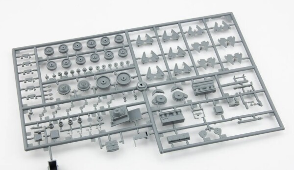 Сборная модель 1/35 французский легкий танк Hotchkiss H38/39 Бронко 35019 детальное изображение Бронетехника 1/35 Бронетехника