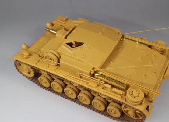 Сборная модель 1/35 немецкая штурмовая САУ Штуг.III Ausf. E (Sd.Kfz. 142/1) Восточный фронт, 1942 г детальное изображение Бронетехника 1/35 Бронетехника