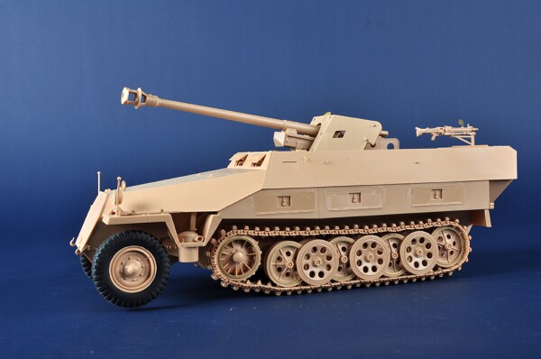 Збірна модель 1/16 Бронетранспортер Sd.Kfz 251/22D Trumpeter 00943 детальное изображение Бронетехника 1/16 Бронетехника