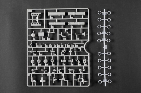 Збірна модель 1/16 Танк Pz.Kpfw.VI Sd.Kfz.182 Тигр II (вежа Henschel зі 105-мм гарматою) Trumpeter 00949 детальное изображение Бронетехника 1/16 Бронетехника