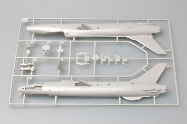 Збірна модель 1/72 Aмериканський винищувач-бомбардувальник F-105D Thunderchief Trumpeter 01617 детальное изображение Самолеты 1/72 Самолеты