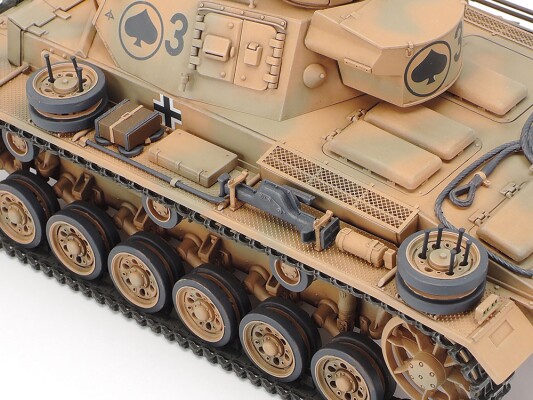 Scale model 1/35 German tank Pz.Kpfw.III Ausf.N Tamiya 35290 детальное изображение Бронетехника 1/35 Бронетехника