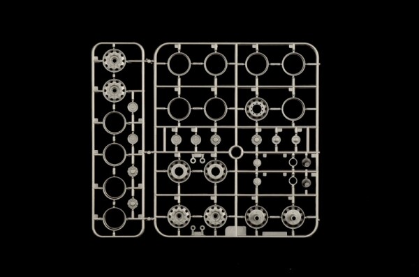 Сборная модель 1/24 Грузовой автомобиль / тягач Volvo FH Low Roof Italeri 3967 детальное изображение Грузовики / прицепы Гражданская техника