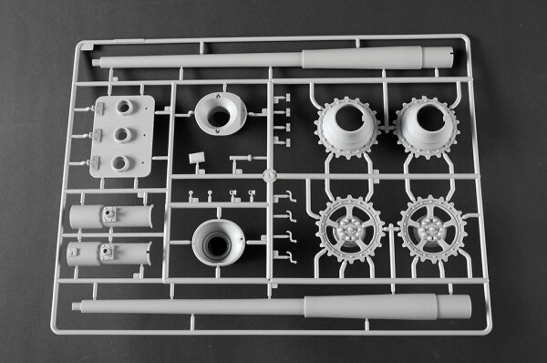 Збірна модель 1/16 Танк Pz.Kpfw.VI Sd.Kfz.182 Тигр II (вежа Henschel зі 105-мм гарматою) Trumpeter 00949 детальное изображение Бронетехника 1/16 Бронетехника