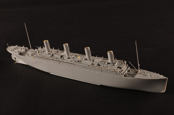 Scale model 1/700 Titanic HobbyBoss 83420 детальное изображение Флот 1/700 Флот