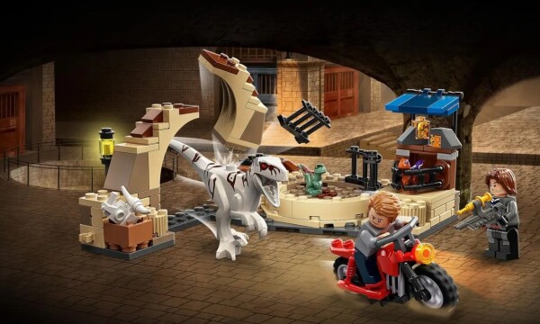 LEGO Jurassic World Atrociraptor Motorcycle Chase 76945 детальное изображение Jurassic Park Lego