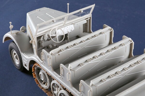 Збірна модель 1/35 Sd.Kfz.9 18-тонний напівгусеничний артилерійський транспорт Trumpeter 09575 детальное изображение Автомобили 1/35 Автомобили