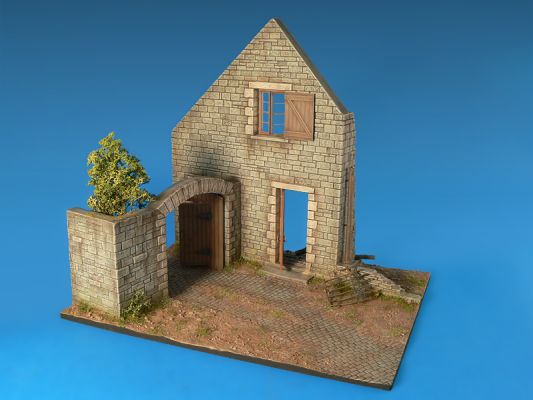Диорама с деревенским разрушенным домом детальное изображение Строения Диорамы