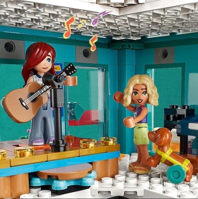 Конструктор LEGO Friends Хартлейк-Сіті. Громадський центр 41748 детальное изображение Friends Lego