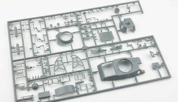 Збірна модель 1/35 французький легкий танк Hotchkiss H38/39 Bronco 35019 детальное изображение Бронетехника 1/35 Бронетехника