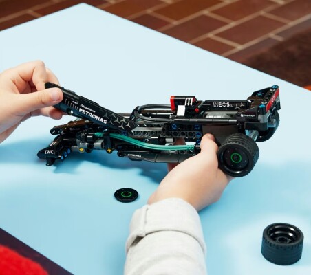 Constructor LEGO TECHNIC Mercedes-AMG F1 W14 E Performance Pull-Back 42165 детальное изображение Technic Lego