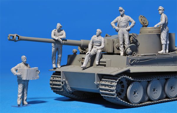 Немецкий танковый экипаж (Нормандия 1944г.) детальное изображение Фигуры 1/35 Фигуры