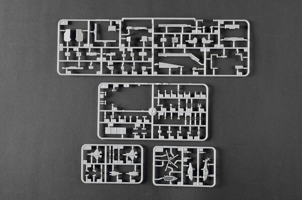 Збірна модель 1/700 Британський авіаносець HMS Queen Elizabeth Trumpeter 06751 детальное изображение Флот 1/700 Флот