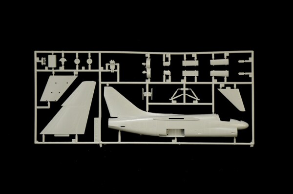 Збірна модель 1/72 Літак A-7E Corsair II Italeri 1411 детальное изображение Самолеты 1/72 Самолеты