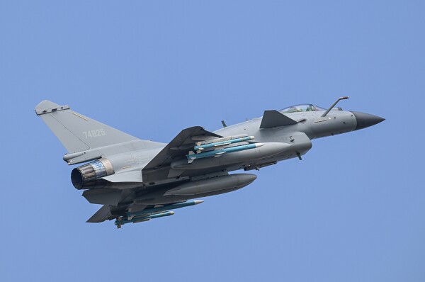 Збірна модель 1/72 Китайський винищувач J-10C Trumpeter 01698 детальное изображение Самолеты 1/72 Самолеты