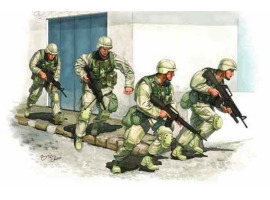 обзорное фото Сборная модель фигур Армия США в Ираке 2005 Фигуры 1/35