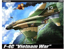 Scale model 1/48 USAF F-4C aircraft "Vietnam War" Academy 12294