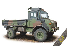 Збірна модель 1/72 Військова вантажівка 2т (4x4) Unimog U1300L ACE 72450