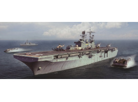 обзорное фото Сборная модель USS Bataan LHD-5 Флот 1/700