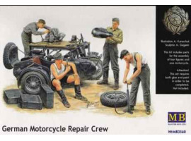 обзорное фото German Motorcycle Repair Crew Figures 1/35