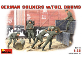 обзорное фото Немецкие солдаты с топливными бочками Figures 1/35