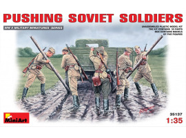 обзорное фото Толкающие советские солдаты Фигуры 1/35