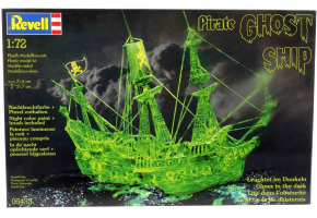 Geisterschiff mit Nachtleuchtfarbe