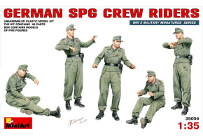 Німецький екіпаж САУ, що їде.