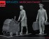 preview Збірна модель 1/35 Фігури Біженці - Сім'я музикантів MiniArt 38084